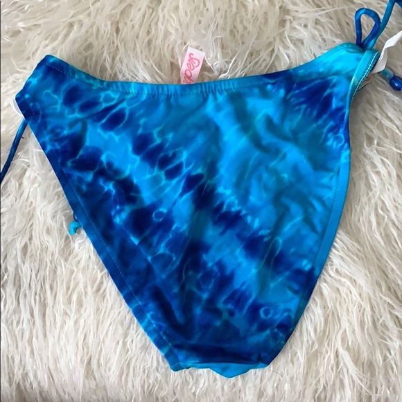 Bikini Set - Picture 3 of 7